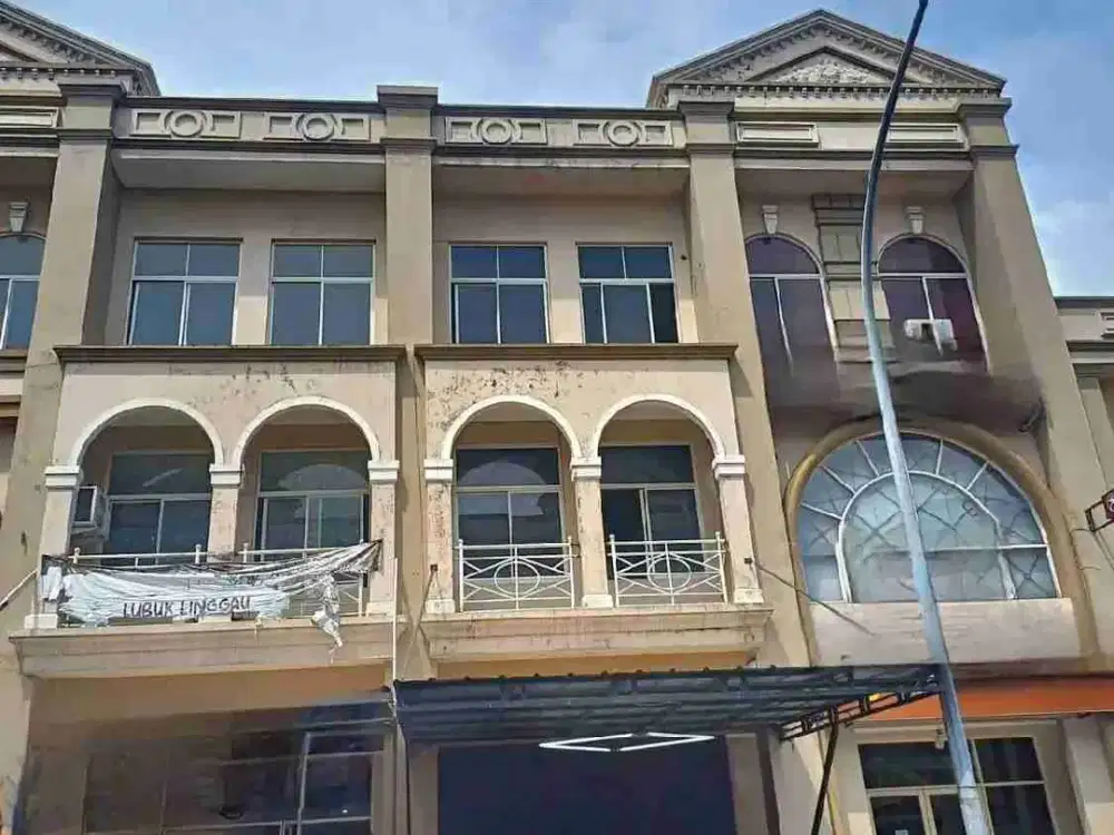 DI SEWA RUKO 2,5 LANTAI di GRAND GALAXY PARK