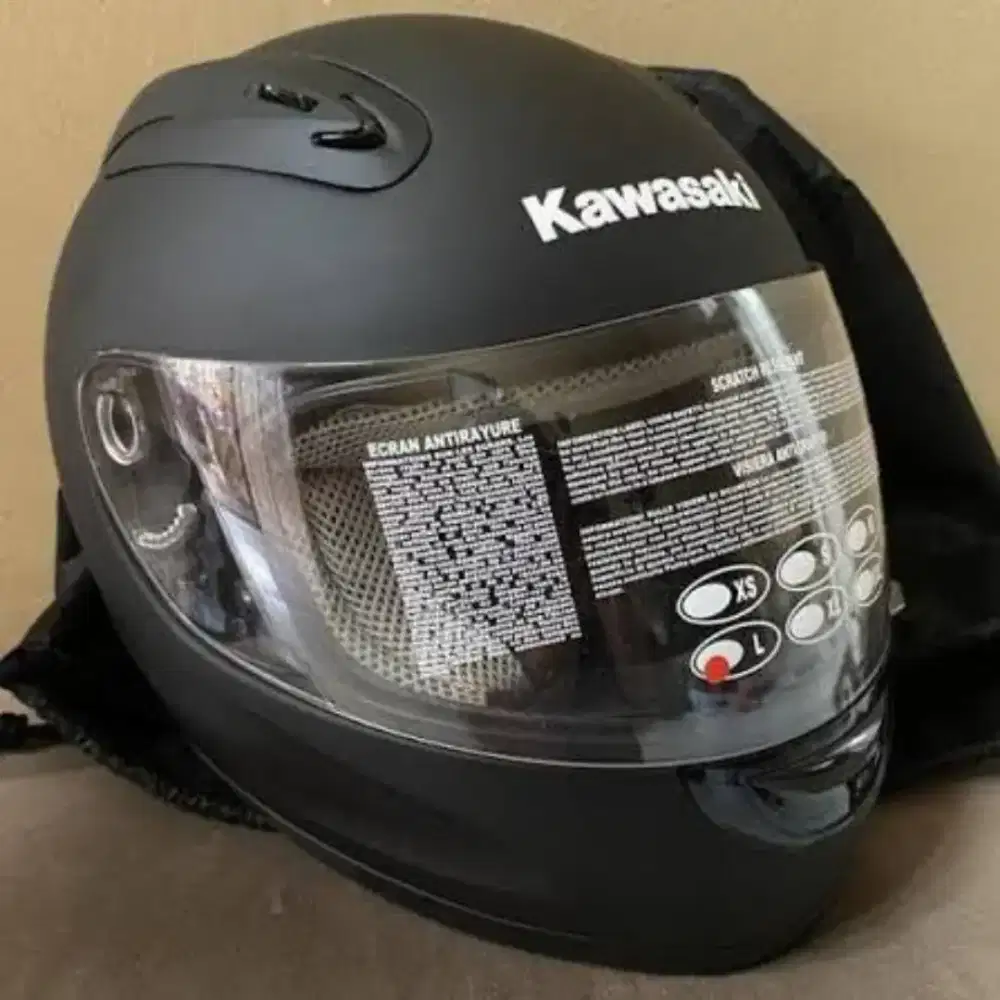Di jual helm Kawasaki warna hitam