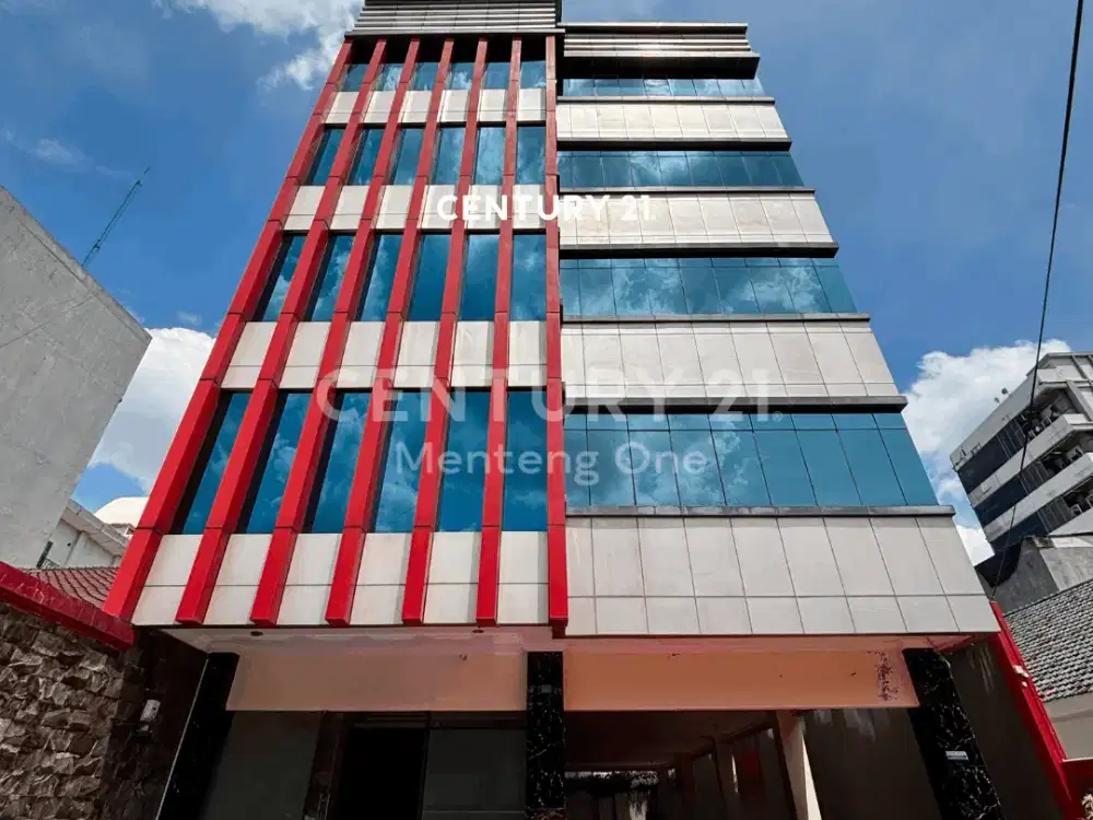 Gedung 5 Lantai Di Kawasan Komersial Menteng