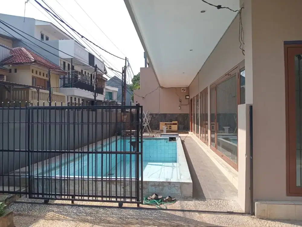 Rumah Hook Kelapa Gading Komp. Walikota Siap Huni. Ada Kolam Renang