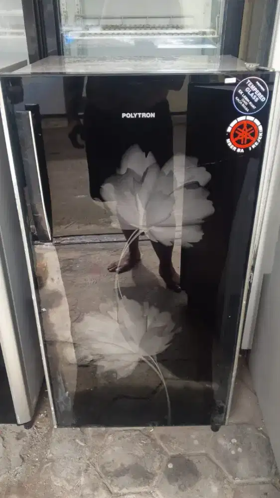 Kulkas merk Polytron