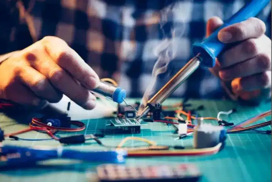 TEKNISI / CHEKING KOMPUTER  DIUTAMAKAN YANG BERPENGALAMAN