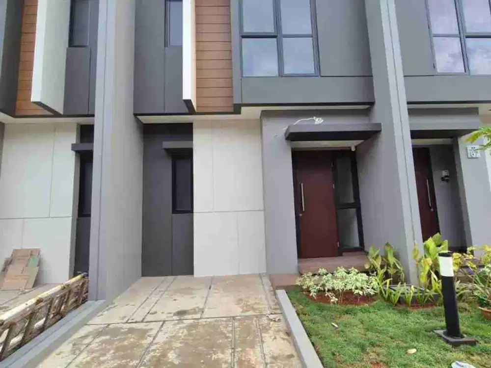 Dijual cepat Rumah 2 lantai cluster Regia summarecon Crown Gading Bekasi