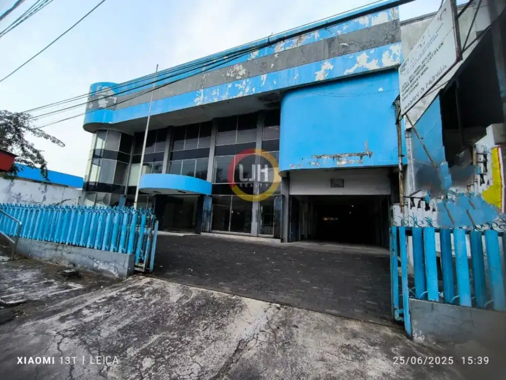Bangunan cocok jadi kantor di jalan Dr. Cipto