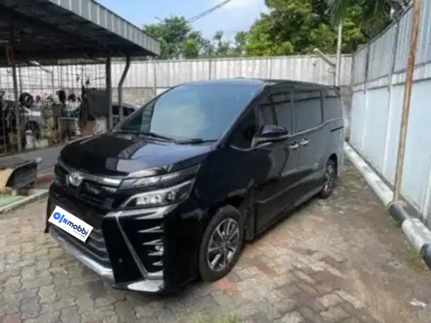 Pajak Panjang - Toyota Voxy 2.0 Bensin-AT 2019 Hitam