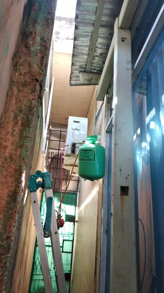 Servis AC, cuci AC , bongkar pasang ac