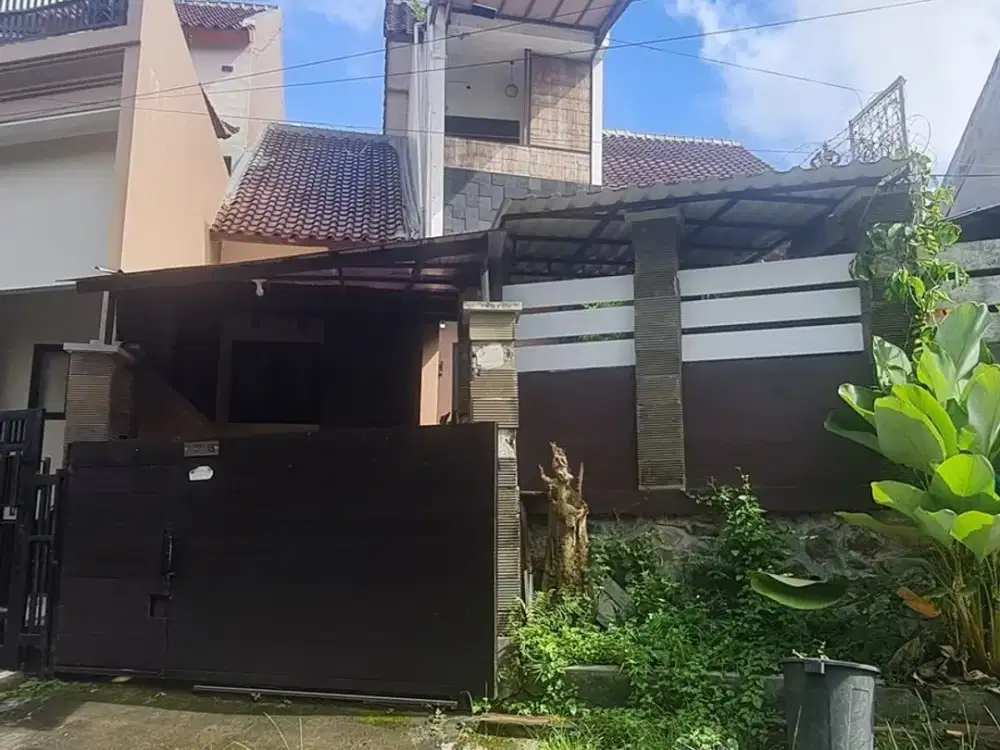 Rumah 2 Lantai Lokasi Strategis Dijual, di Kebo Iwa Utara Area