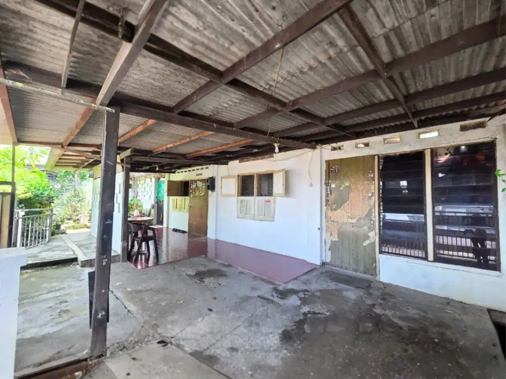 DIJUAL Rumah Lama Hitung Tanah Kamar Banyak di Jalan Sumbawa Semarang