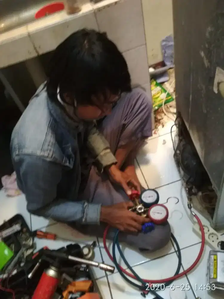 Service kulkas, AC, mesin cuci dll