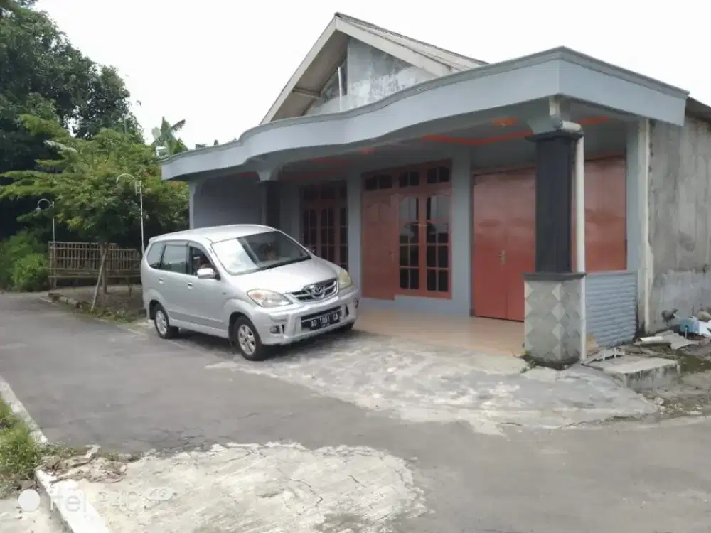 Disewakan rumah luas nyaman dan bersih lokasi tengah kota