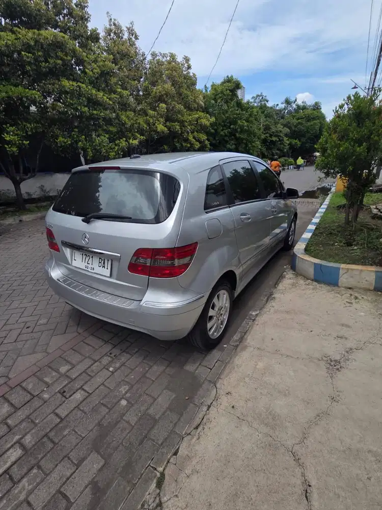 MERCEDES BENZ B180 2011