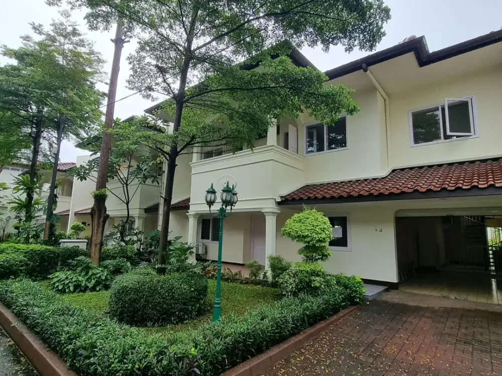 Disewakan Rumah Nyaman Dalam Compound, 4+1 KT Luas 610m2, Private Pool - Lokasi Pondok Indah, Jakarta Selatan