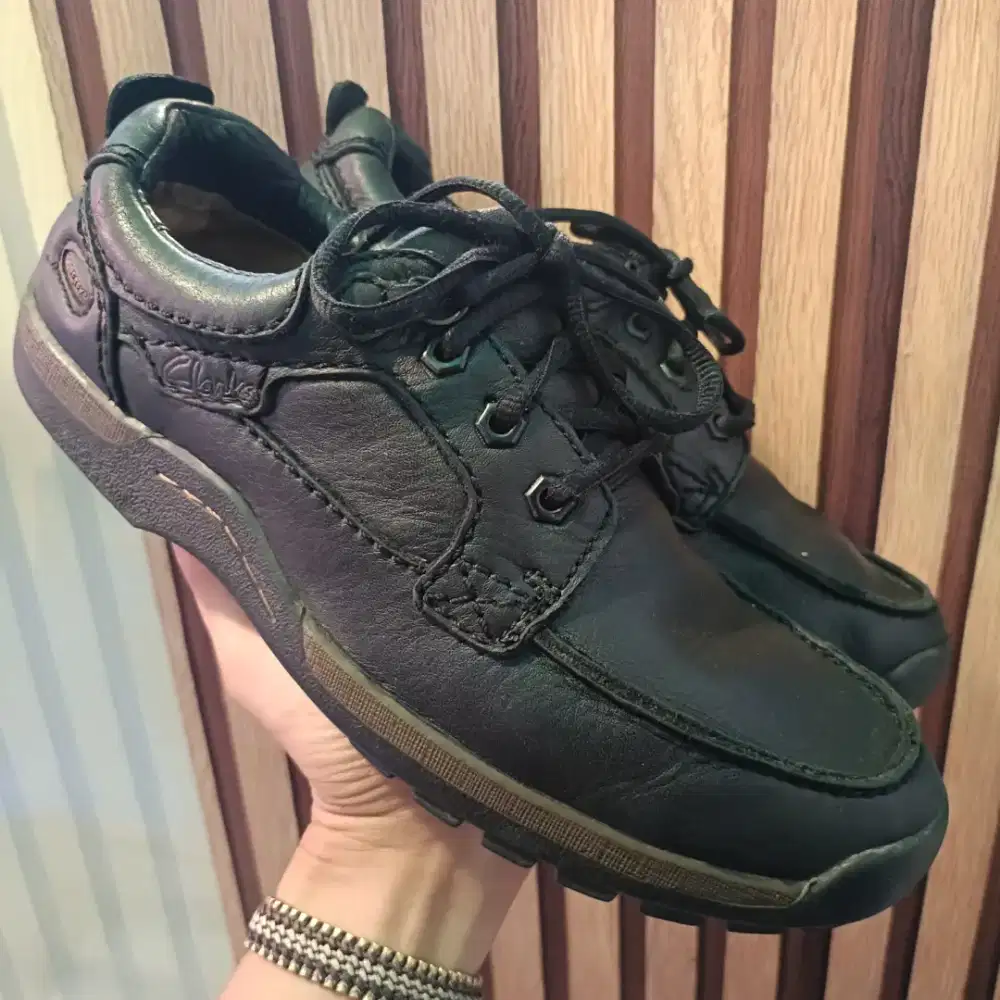 Sepatu pria clarks authentic
