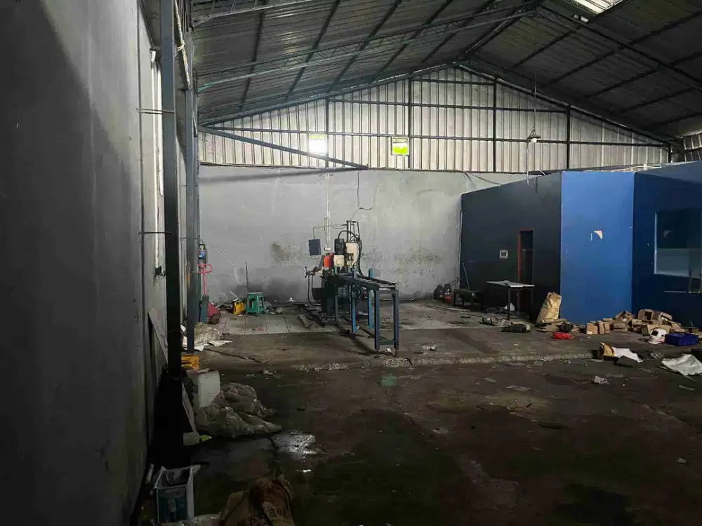 disewakan gudang luas 300mt jln utama