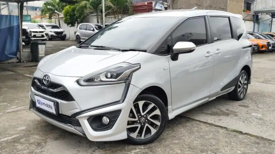 DP MURAH - Toyota Sienta 1.5 Q Bensin-AT 2020 Silver