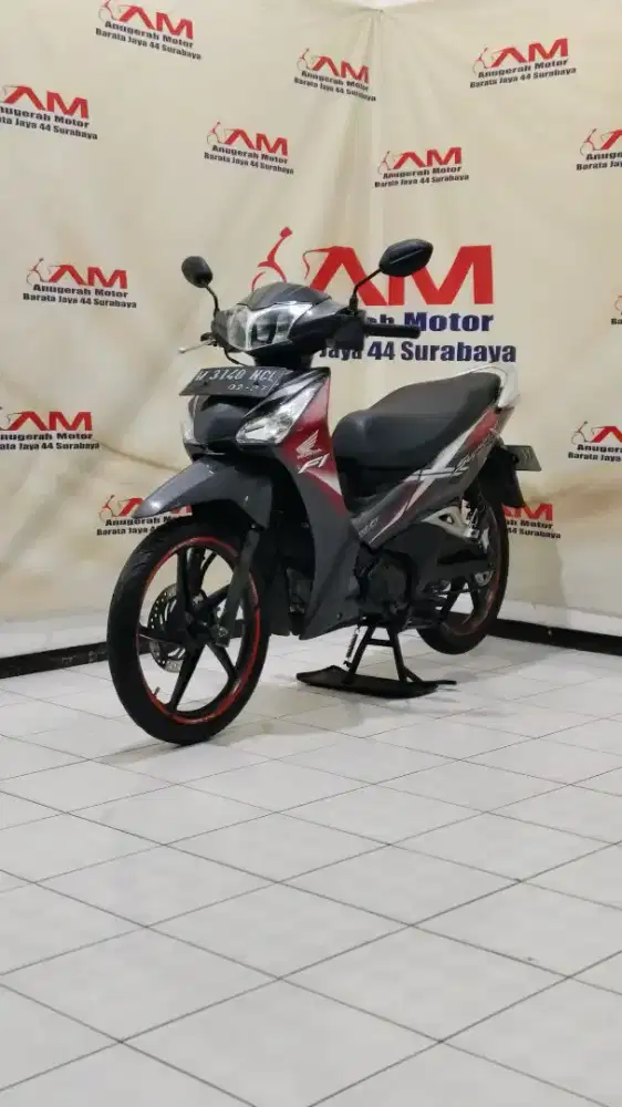 Honda Supra x 125 Helm in Tahun 2015 warna hitam