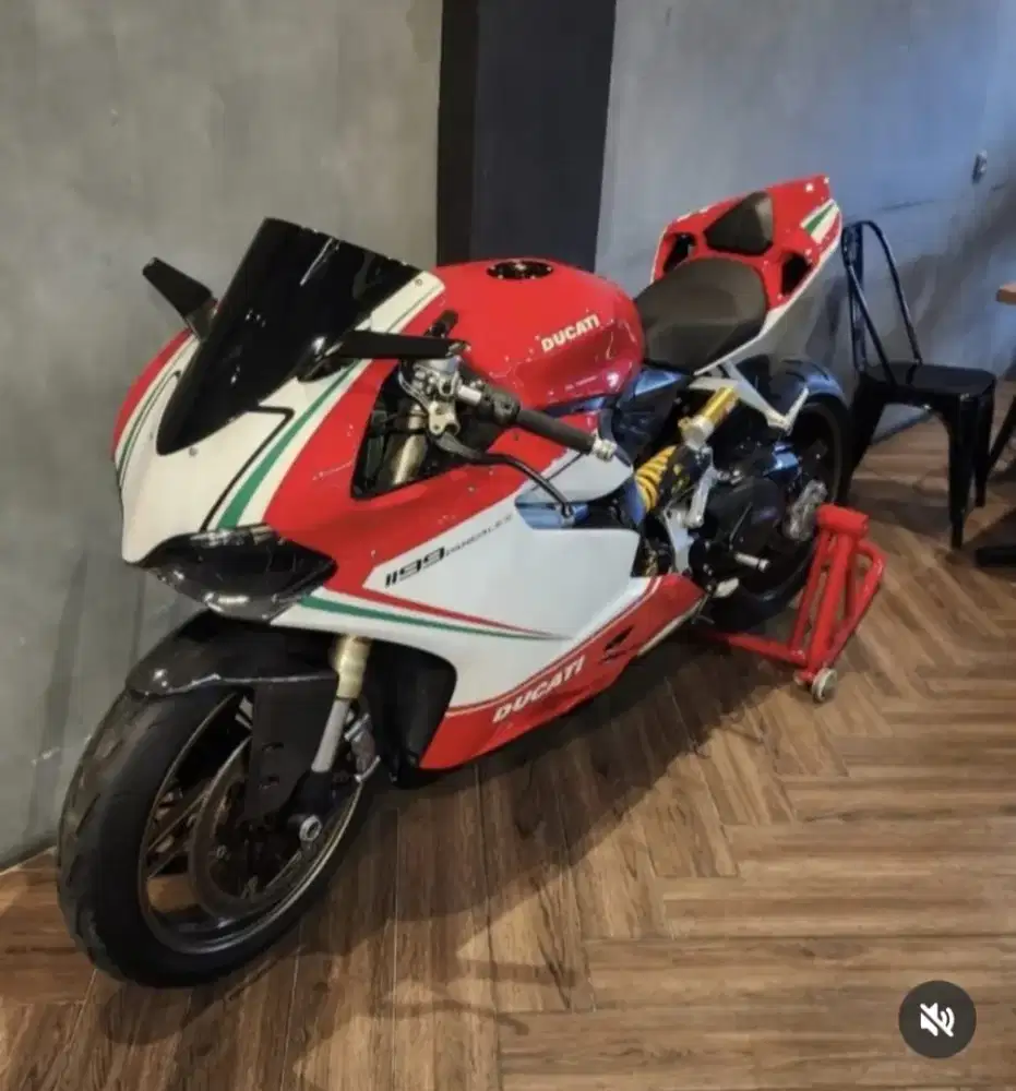 FOR SALE!! Ducati Panigale 1199 V2 2013