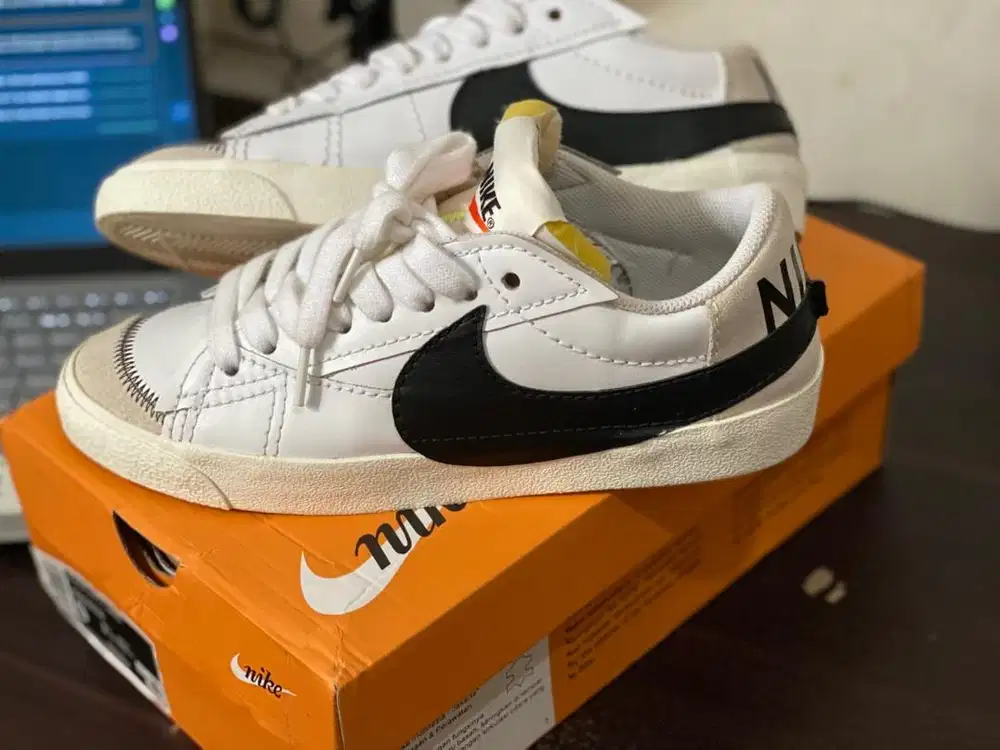 Original sepatu NIKE BLAZER LOW 77' Jumbo Swoosh SIZE 42,5