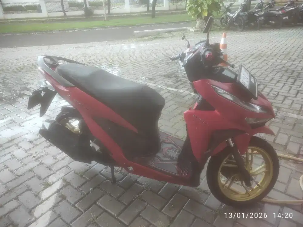 Dijual Vario 2019 150cc warna merah