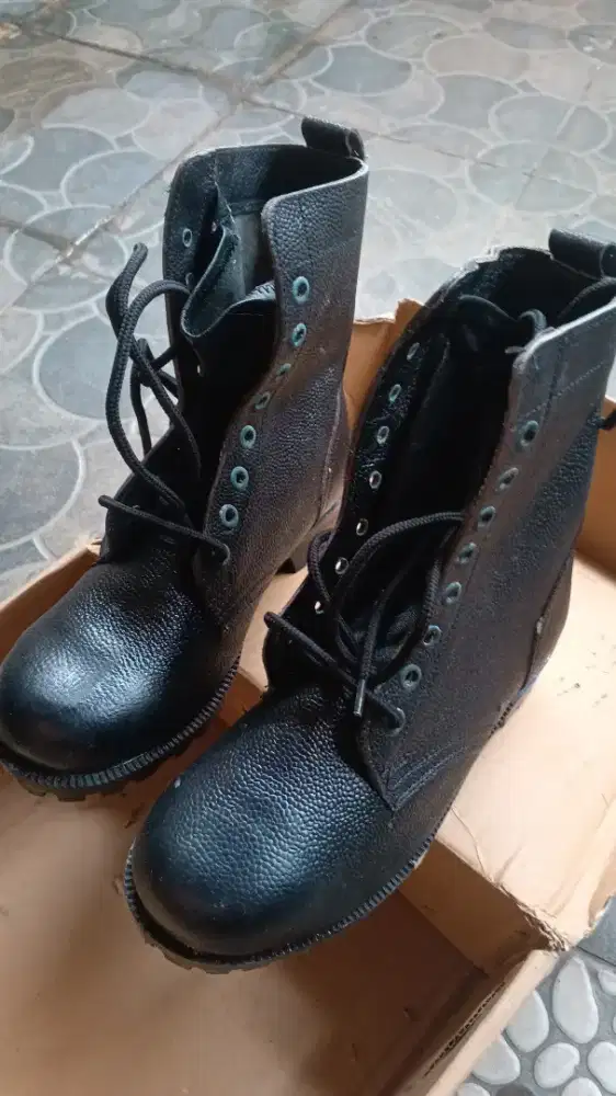 Sepatu PDL ukuran 41 & 42