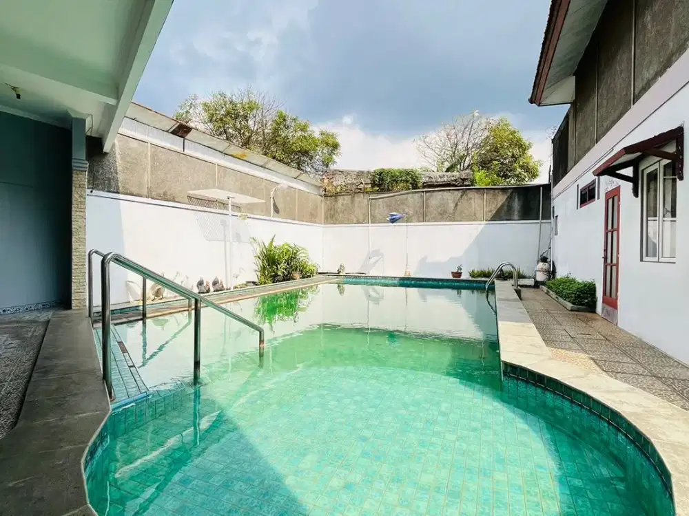 Rumah Vintage Menarik Dekat Stasiun MRT Di Jakarta Selatan