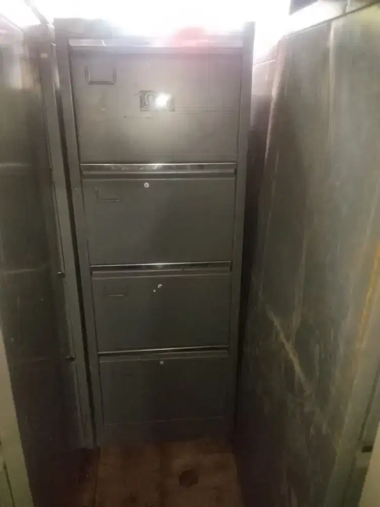 Jual lemari besi kabinet ada 12