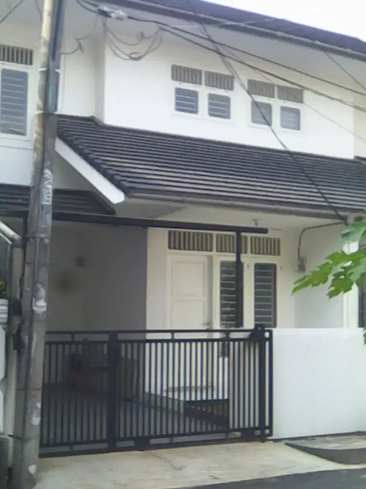 Disewakan rumah 2 lantai