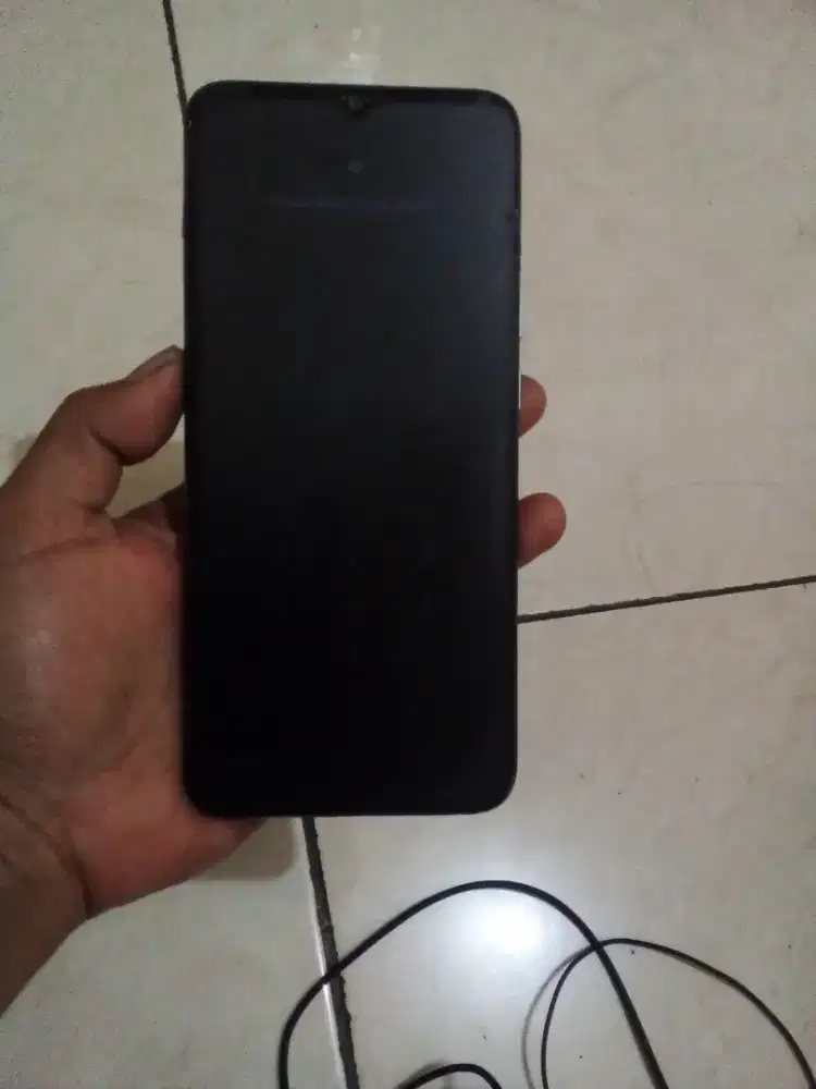 Oppo a 15 minus layar retak seperti di foto ada tompelnya