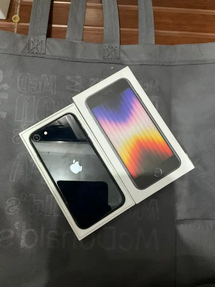 Apple Iphone SE 3 64GB Hitam