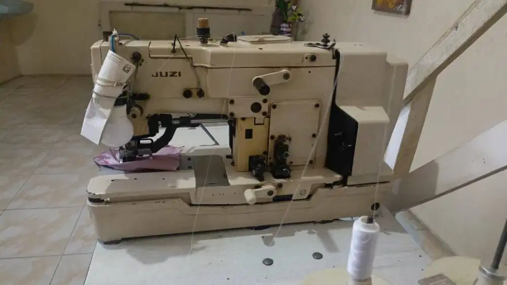 Dijual Mesin Lobang Kancing Merk Juzi