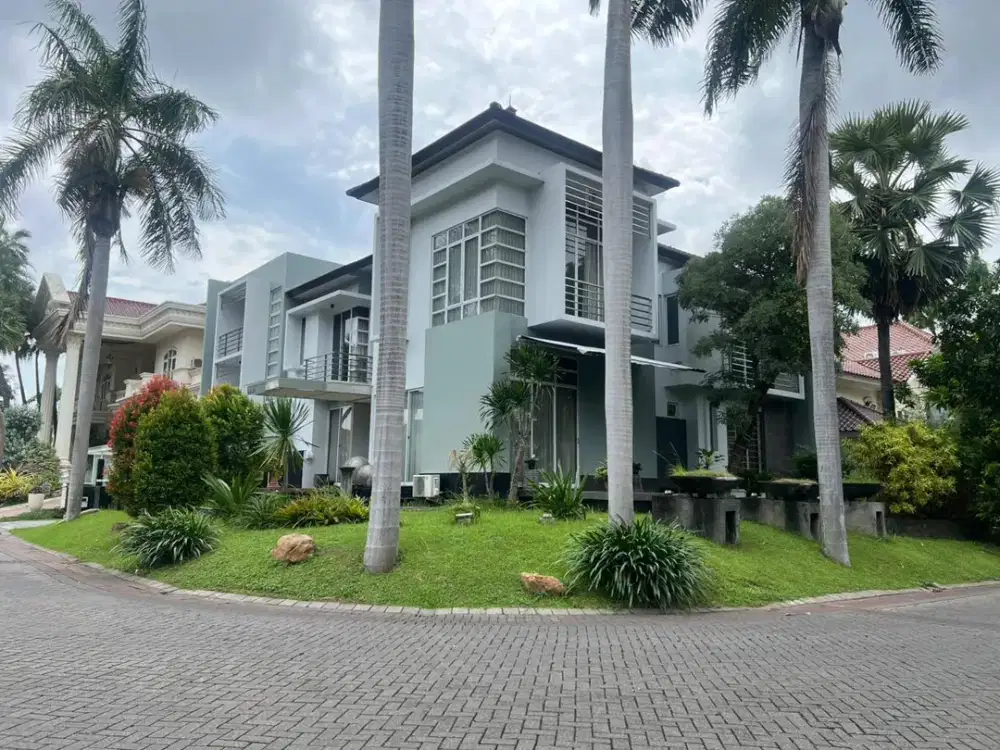 Rumah Pakuwon Indah, Indoor Swimming Pool * Jacuzzi