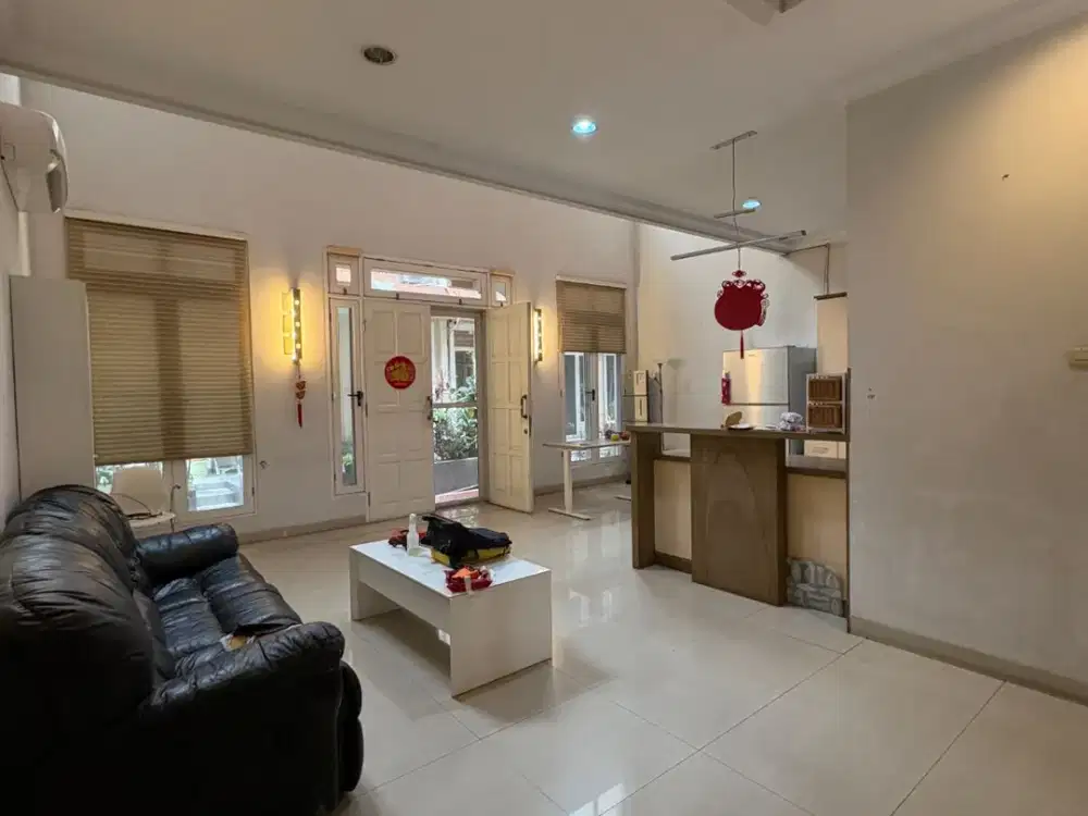 Full Furnished 4 Lantai di Bawah 5 M, Lingkungan  Full Fasilitas Rumah di Mutiara mediterania Pluit