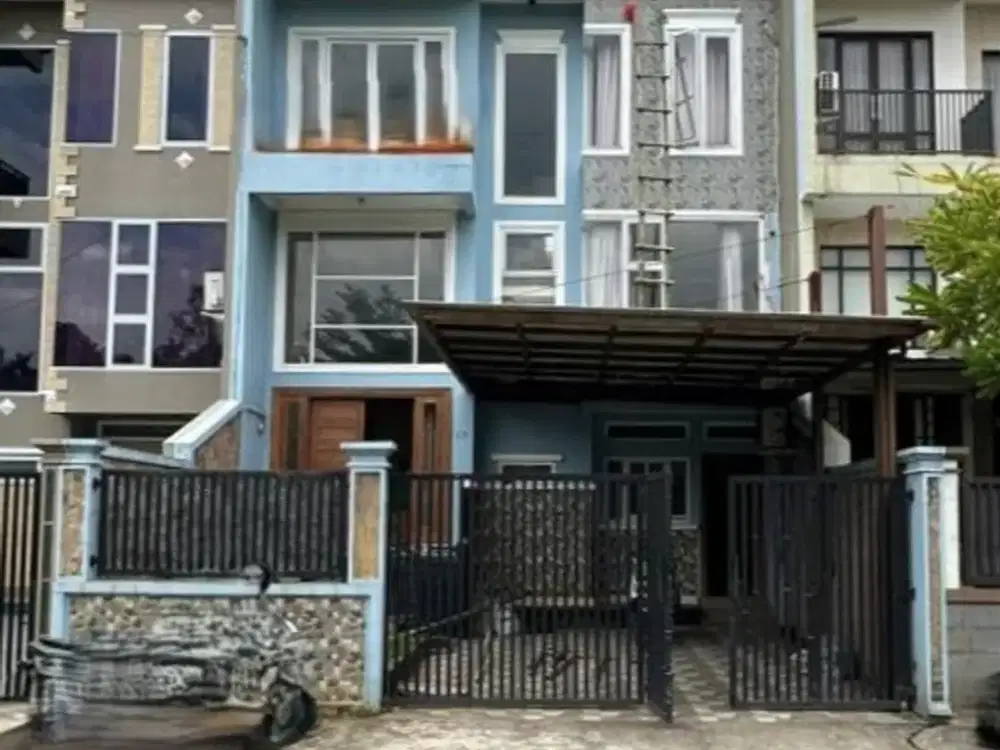 Rumah Rapih Menarik Dalam Town House Dekat Pintu Tol Cibubur Jakarta