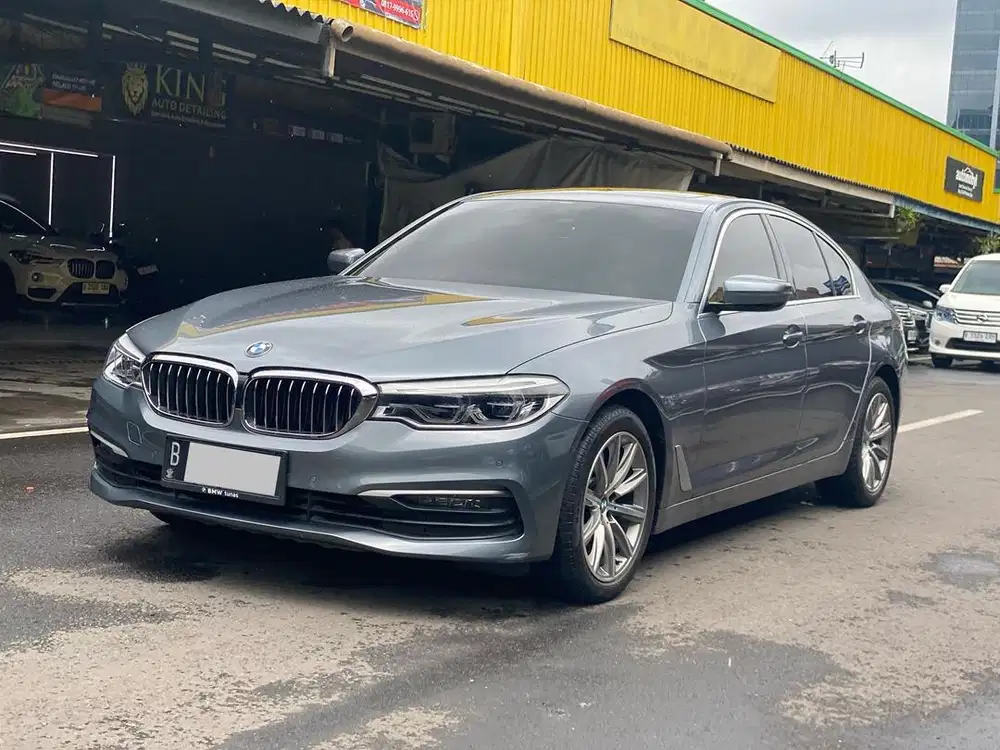 BMW 520i G30 AT 2020 ABU-ABU METALIK