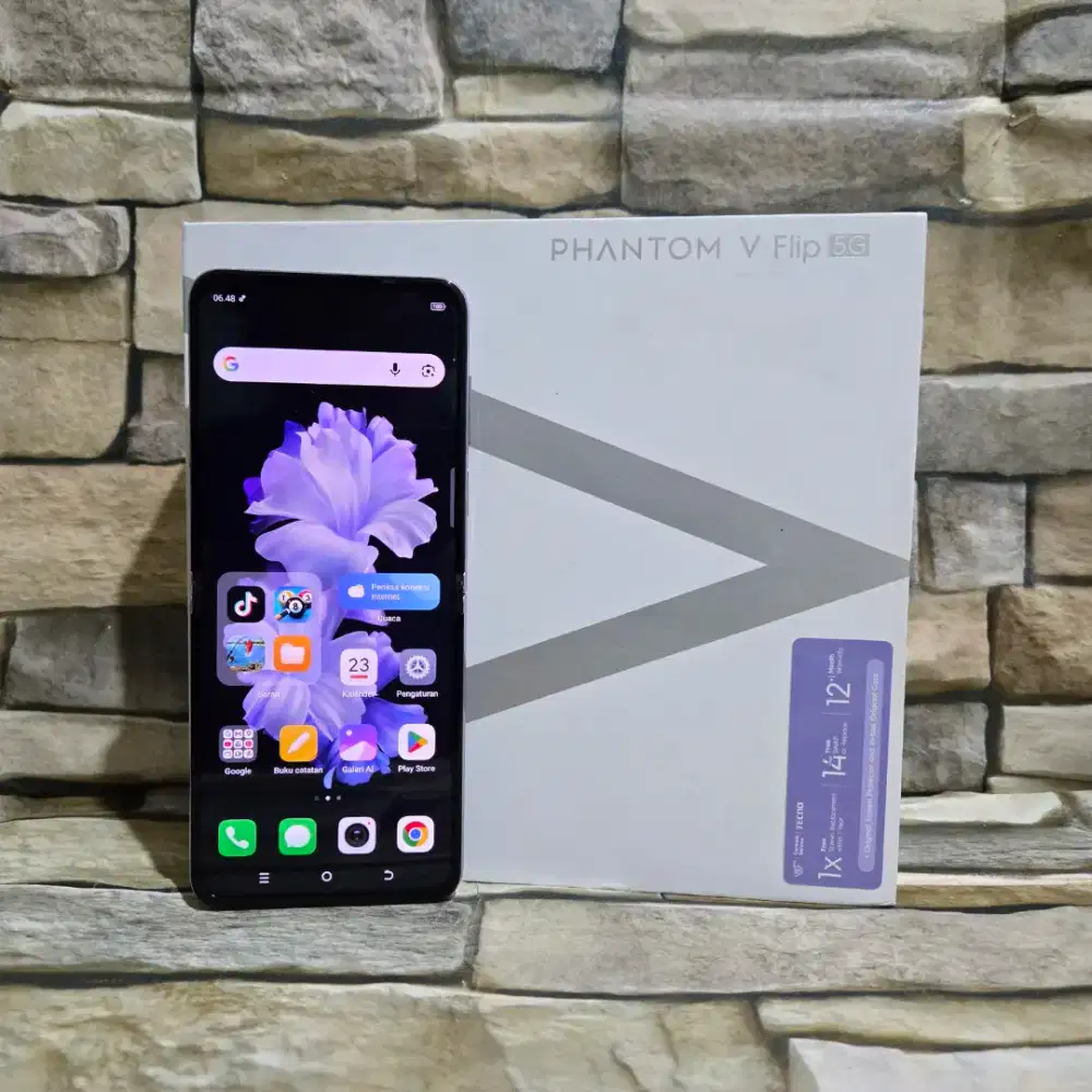 Tecno Phantom V Flip 5G 8/256 Fulset segel mulus 98% Garansi panjang