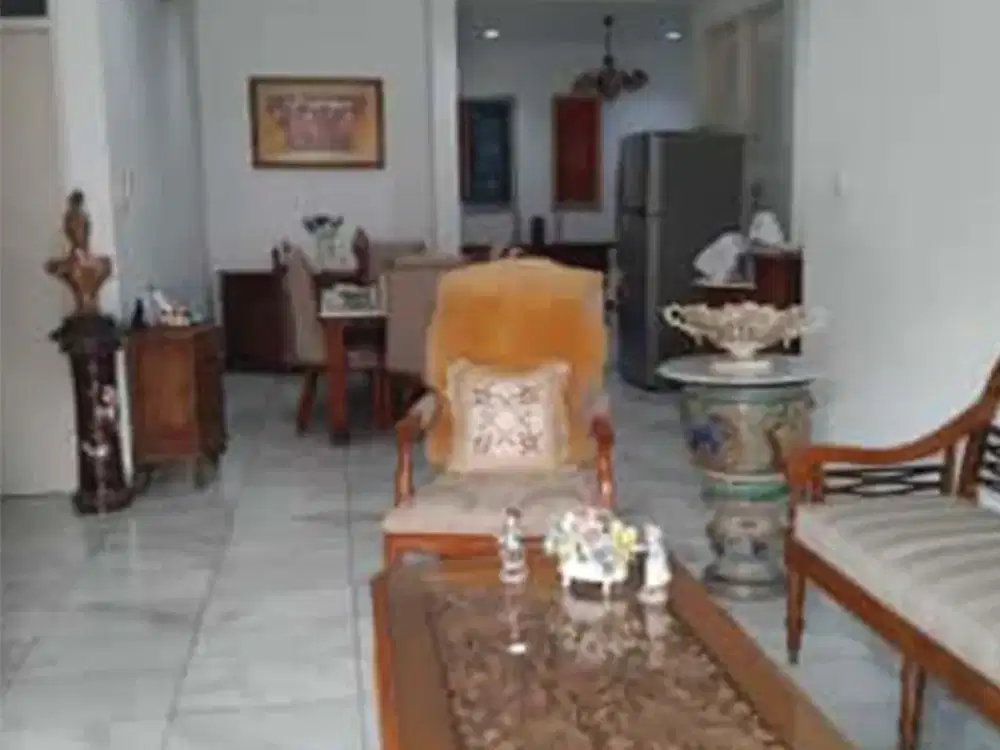 Rumah Strategis Intercon Kebon Jeruk Jakarta Barat - Dekat Taman, Row Jalan 4 Mobil!