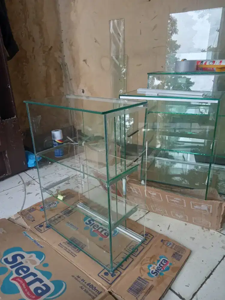 Etalase rokok kaca
