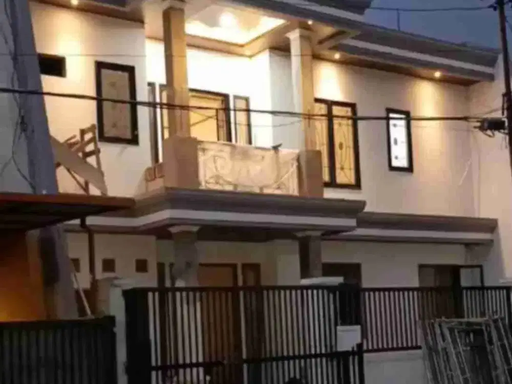 Dijual Rumah Baru Siap Huni, 2Lt, di Manyar Kertoadi