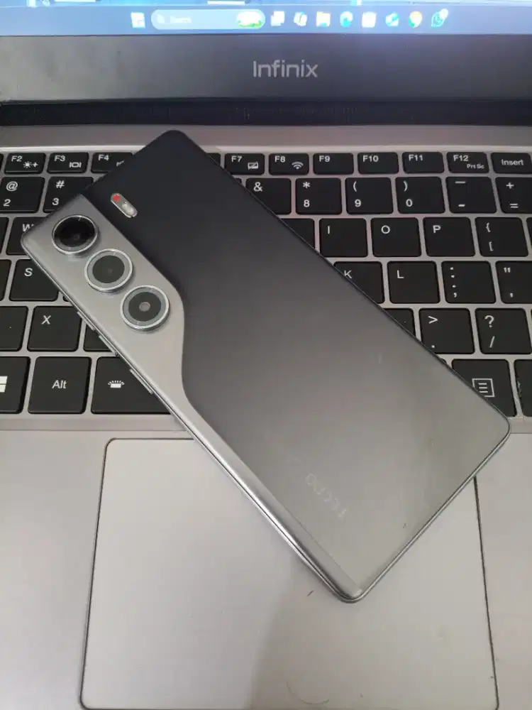 Tecno Camon 40 Grey 8/128 Batangan