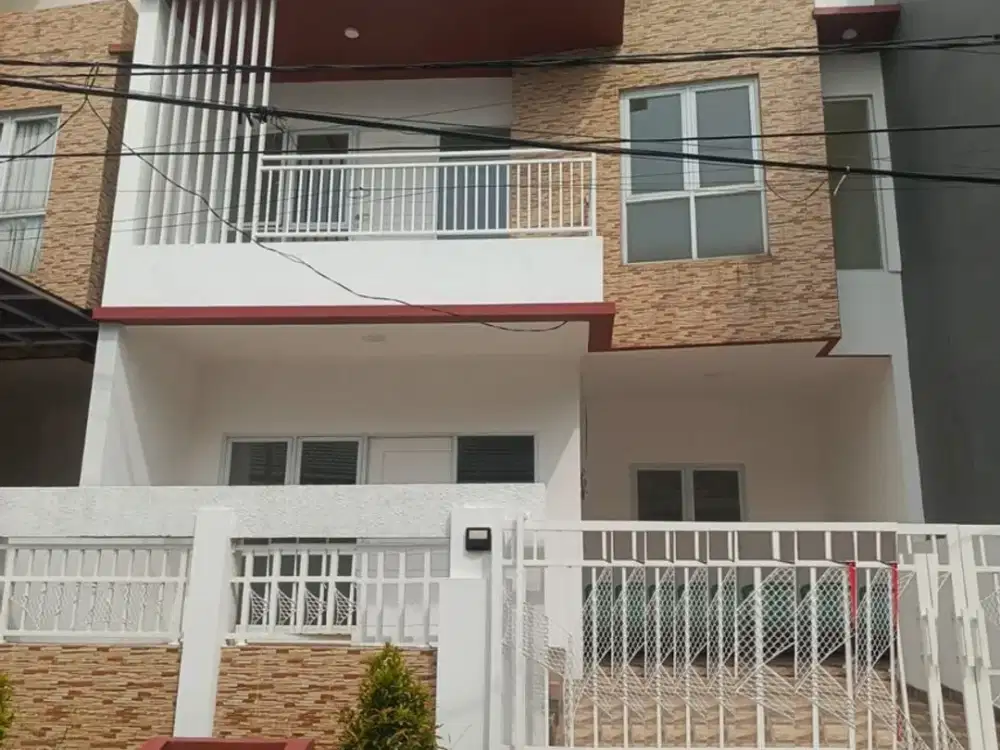 Rumah Mewah Siap Huni di Boulevard Hijau Harapan Indah
