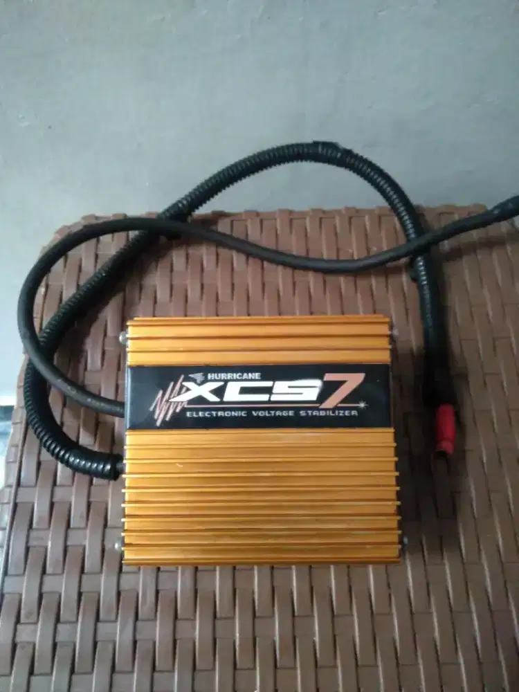 Penstabil kelistrikan Huricane XCS 7