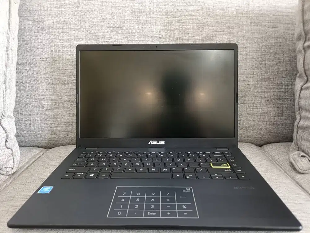 DIJUAL Asus E410M Intel Celeron N4020 RAM DDR4 4GB SSD 512GB