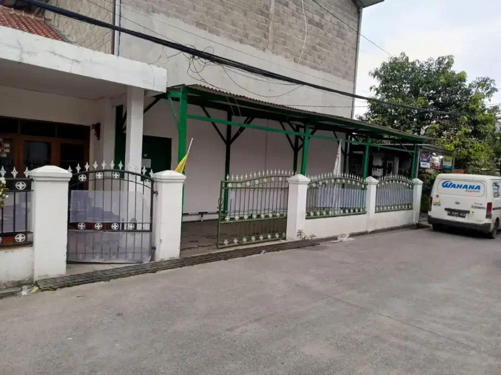 Dijual Rumah + GOR di Cisaranten Kulon, Bandung