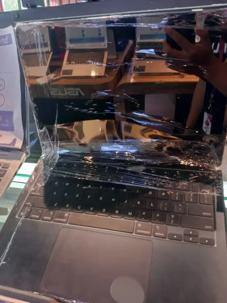 MacBook Air M2 13-inch (2022) Performa Kencang Desain Tipis & Elegan