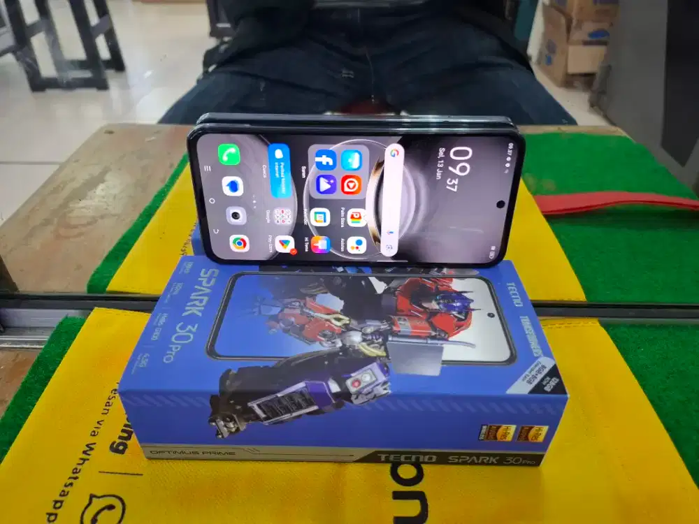 TECNO SPARK 30 PRO Ram 8/128 gb lengkap mulus normal