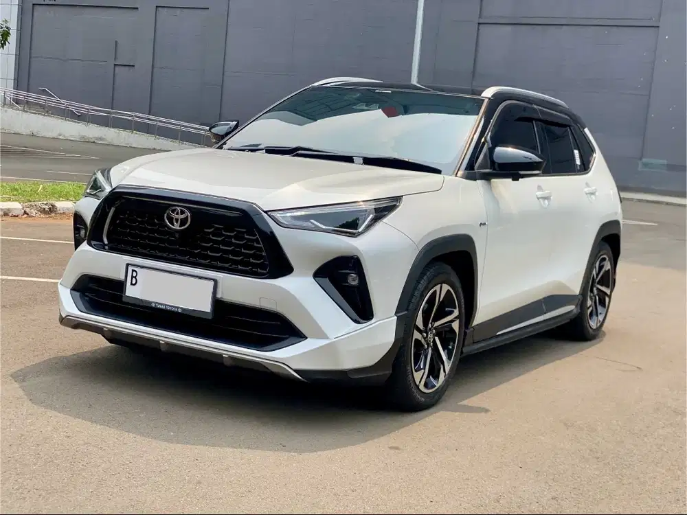 TOYOTA YARIS CROSS GR HYBRID AT 2023 PUTIH