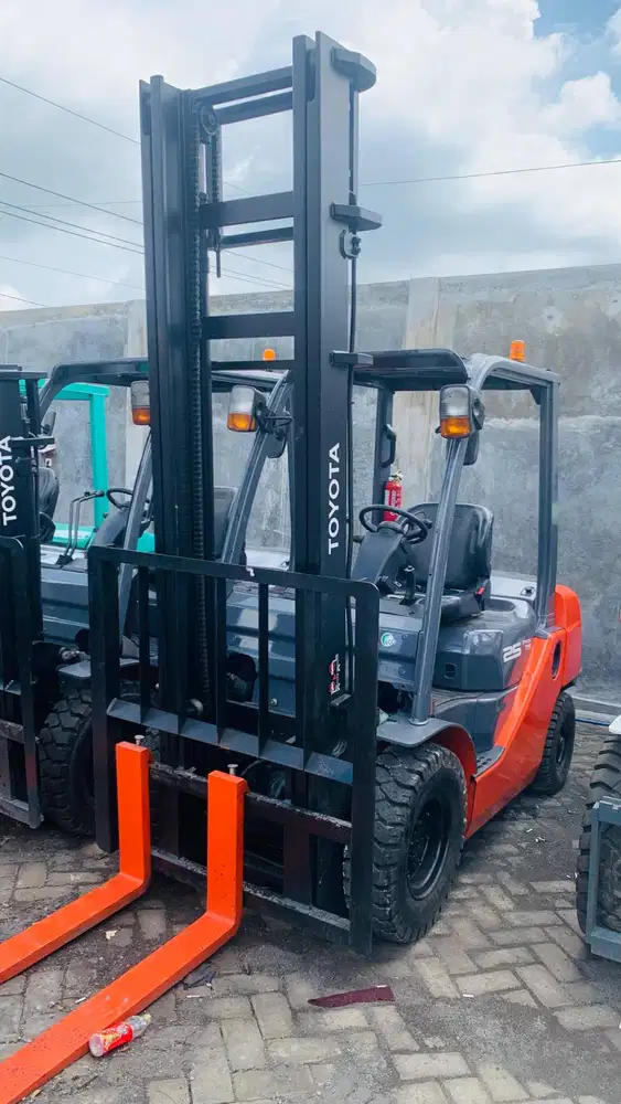 TOYOTA 2,5 TON MAST TWO STAGE TAHUN MUDA KUALITAS TERJAMIN