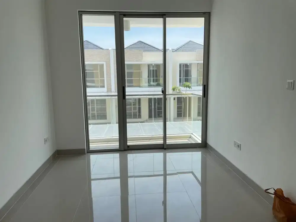 Disewakan Rumah 6x10 Cluster Scarlet Semi Furnish di PIK 2