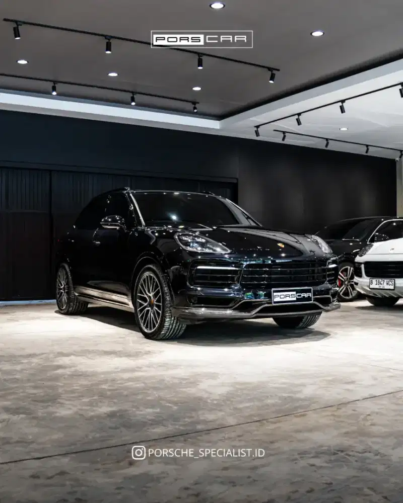 PORSCHE CAYENNE 2019 BLACK CARBON ACCENT