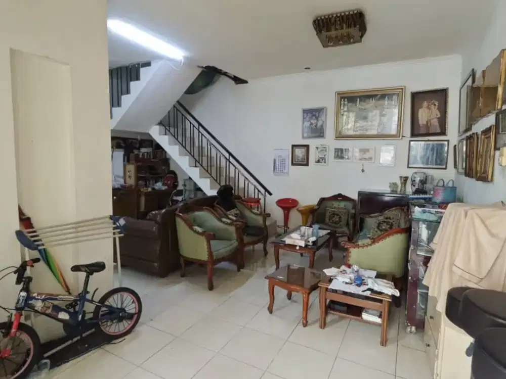 DIJUAL RUMAH 2 LANTAI AREA PASAR MINGGU
